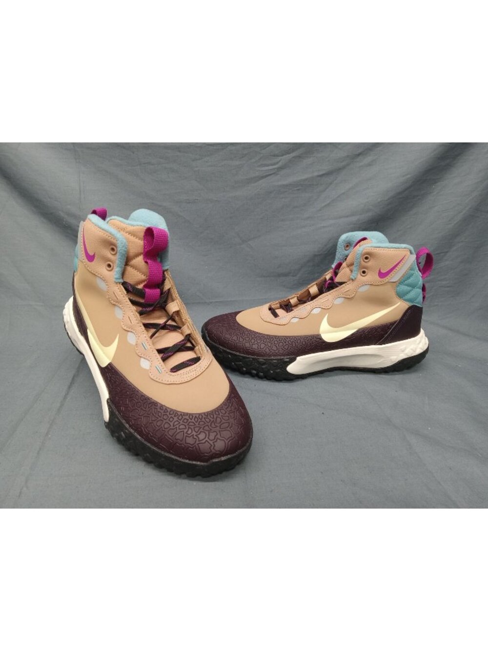 Nike Terrascout (GS) All Weather Boots Hemp Pale Ivory Boys Size 7 NEW NO BOX!